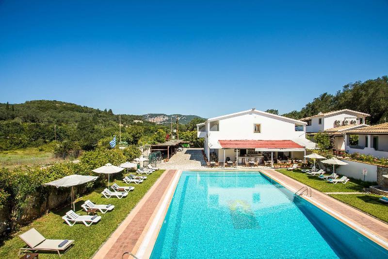 Paradise Inn Liapades Corfu Ngoại thất bức ảnh